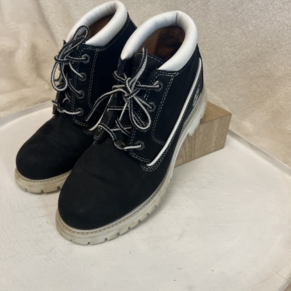 Timberland Women's Nellie- SZ 7 M BLACK Waterproof Suede Chukka Ankle Boots